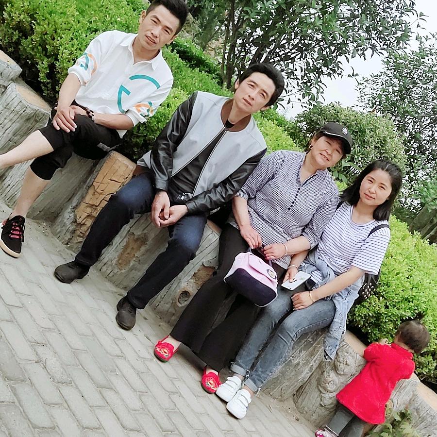 杨霞