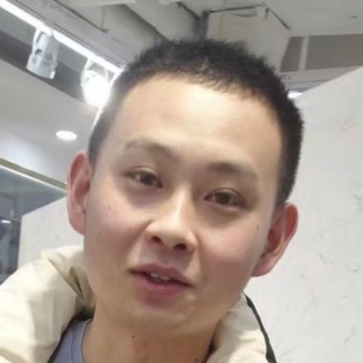 奔跑的小男孩