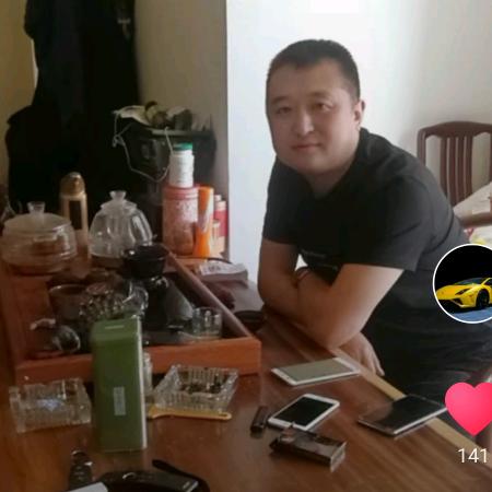 别瞎闹我是你李叔