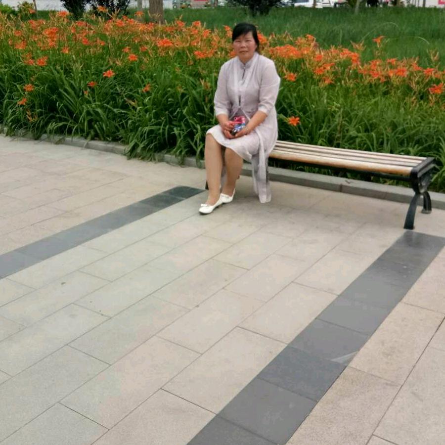 白云。