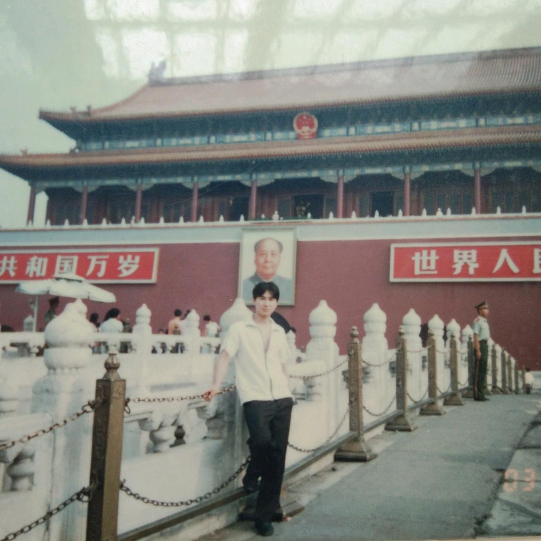 神     秘      人