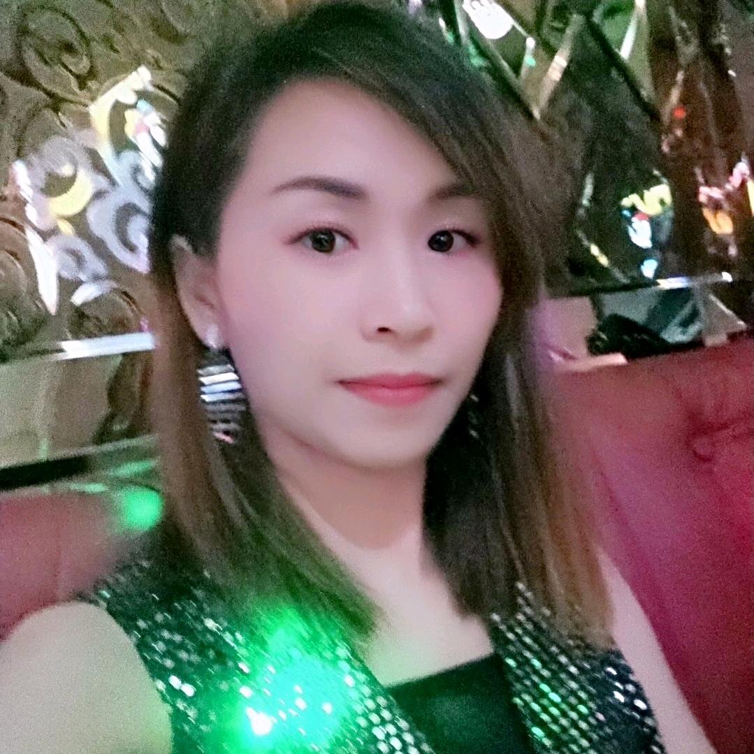 红酒🍷杯里的高跟鞋👠