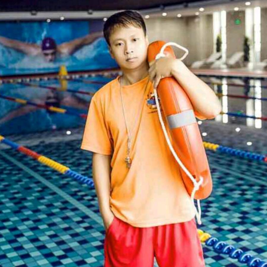 清池的铁锅游泳教练