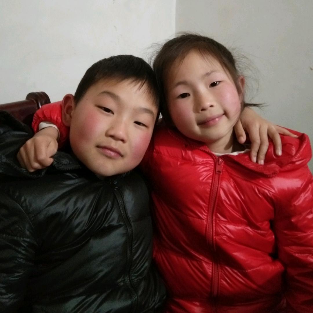 亲密两兄妹