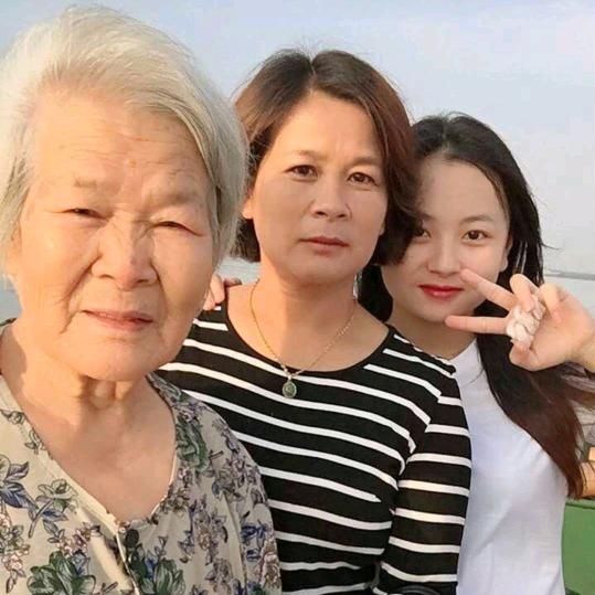 六个孙子的奶奶