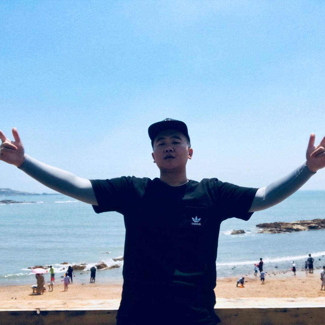 热心市民萌叔叔。