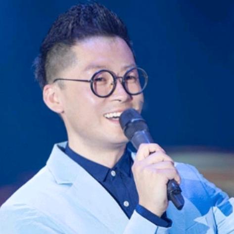 • 洪刚 •