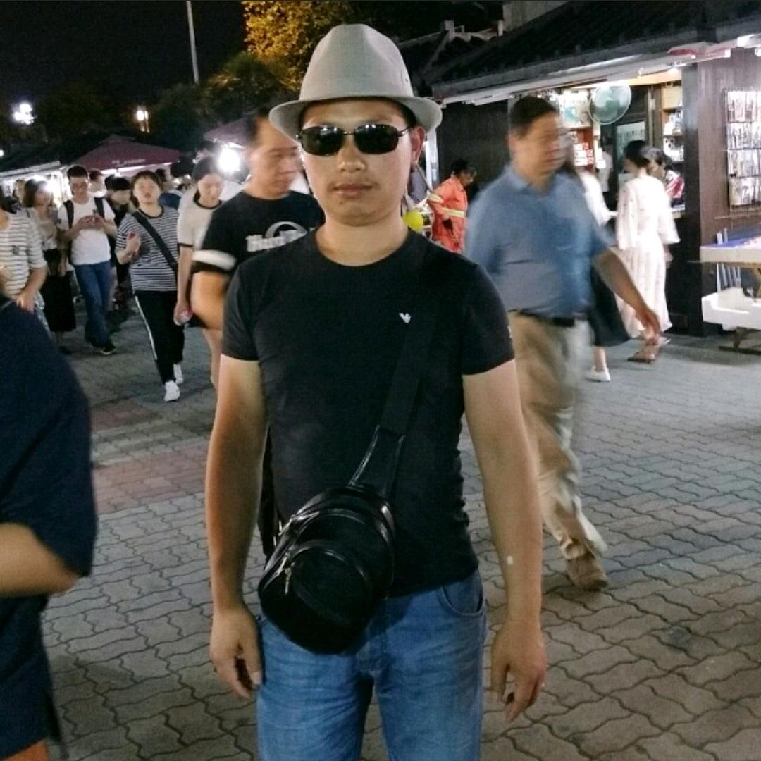 坐在坟头戏弄鬼