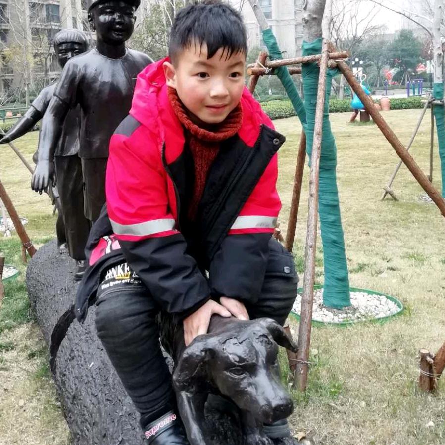 杨文，每晚七点直播