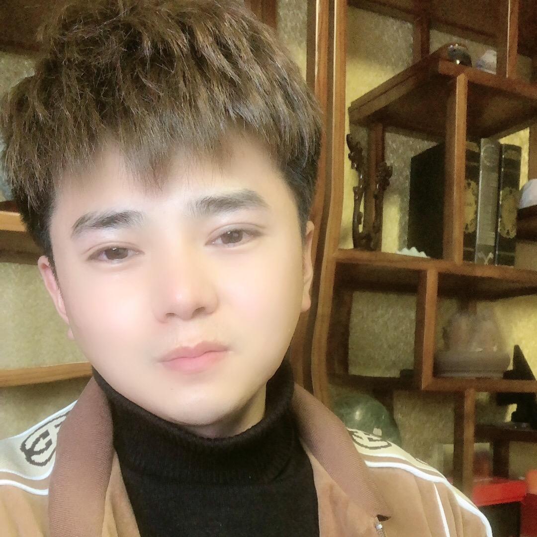 梁子柒