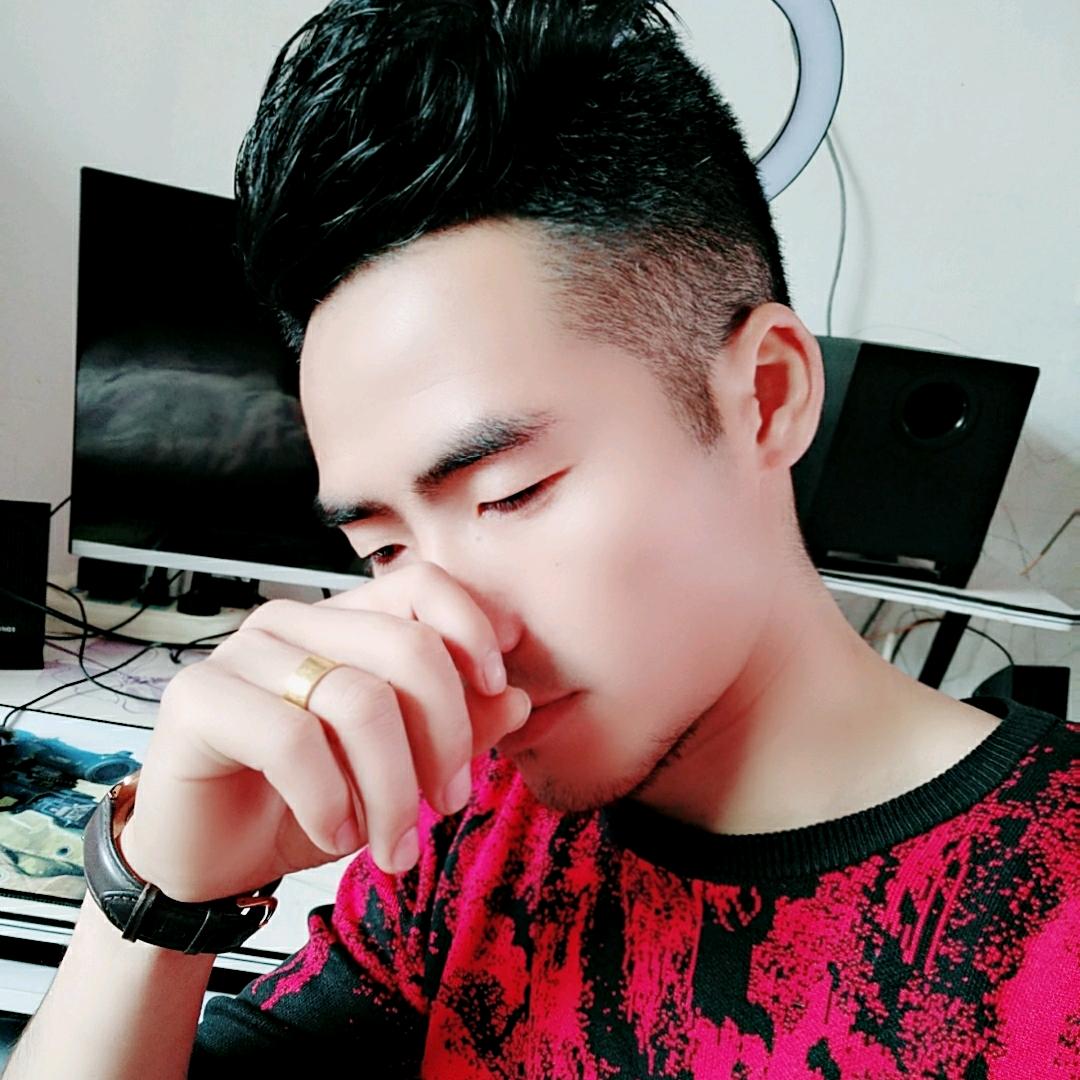 刘先森爱游泳