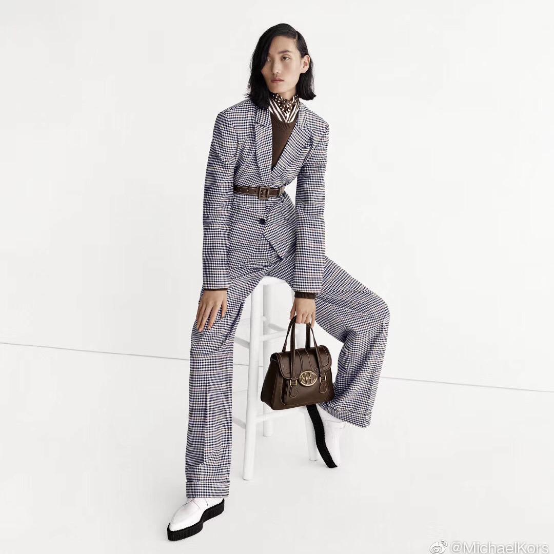 张能能挥舞双拳