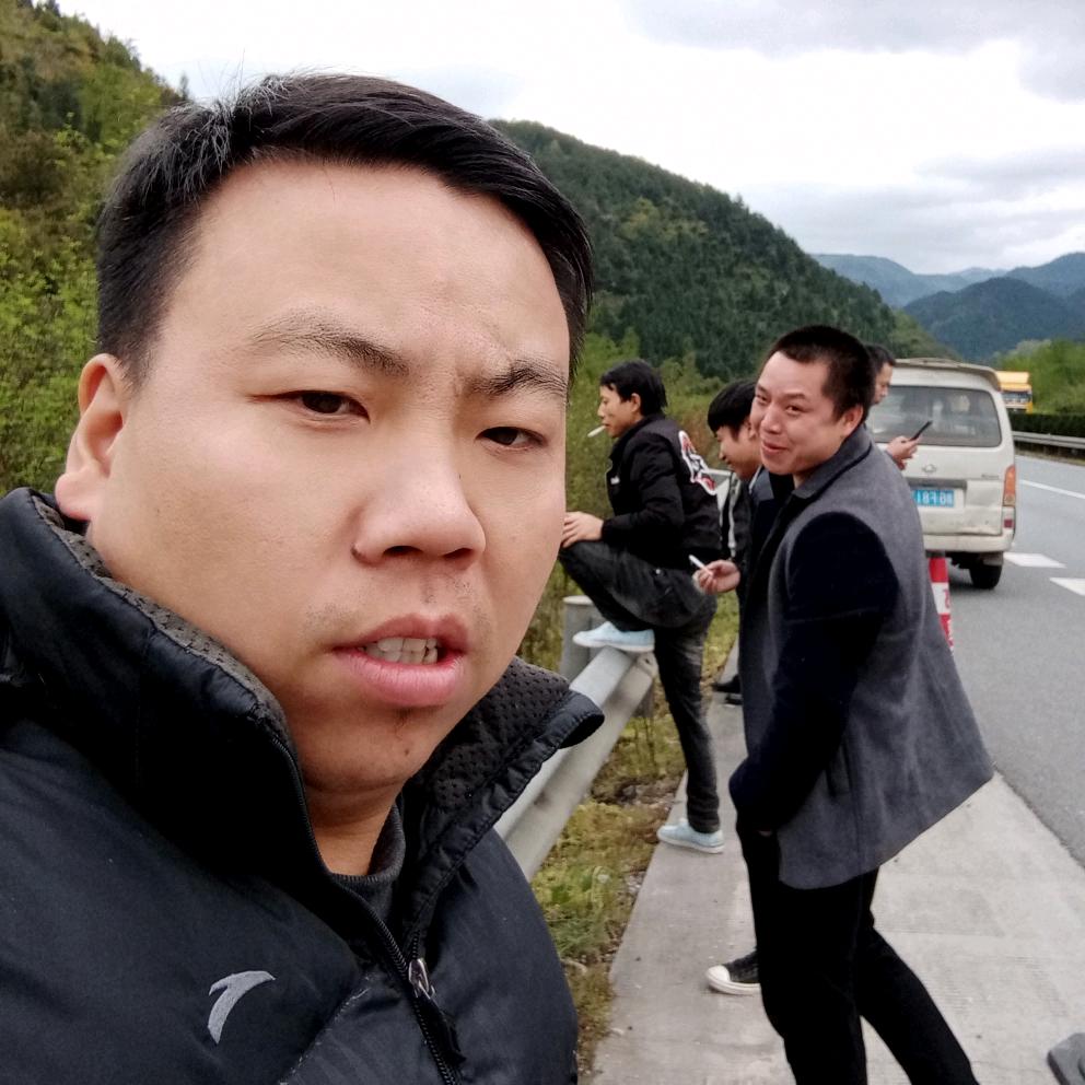 杂工，协助他人的