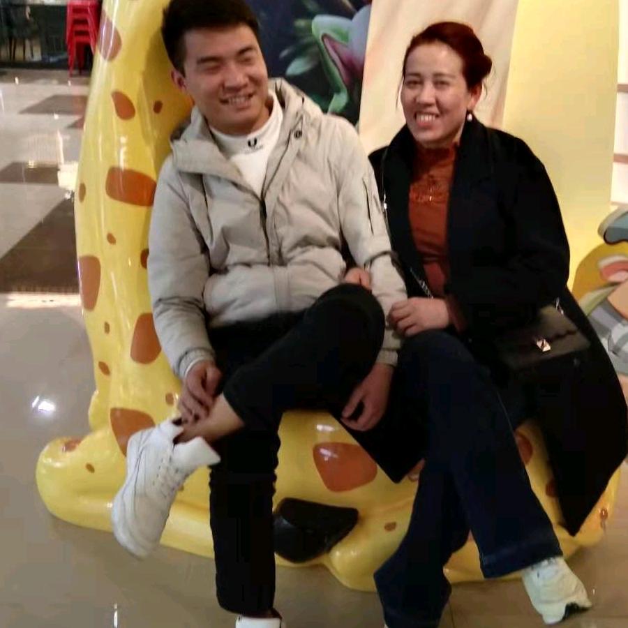 母子二人滚滚烙锅店