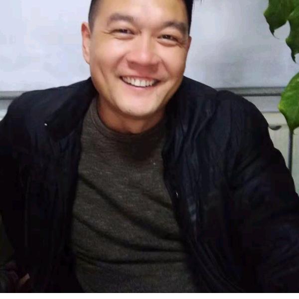 执笔画浮尘