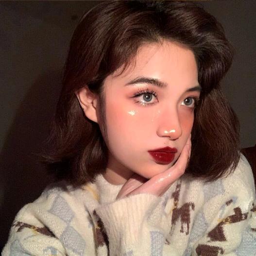 媛媛🐯一个卖粉底液的小姐姐