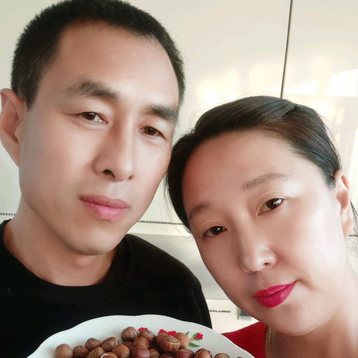伦记榛子特产店