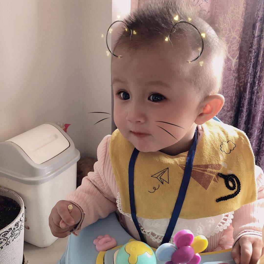 阳光洒进窗户里