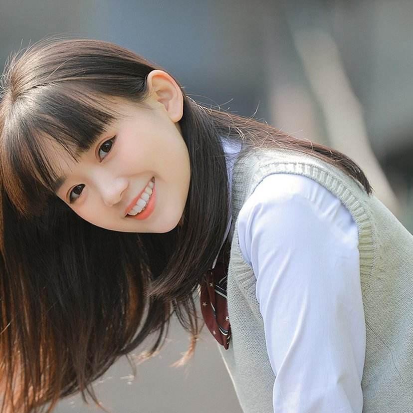 茜