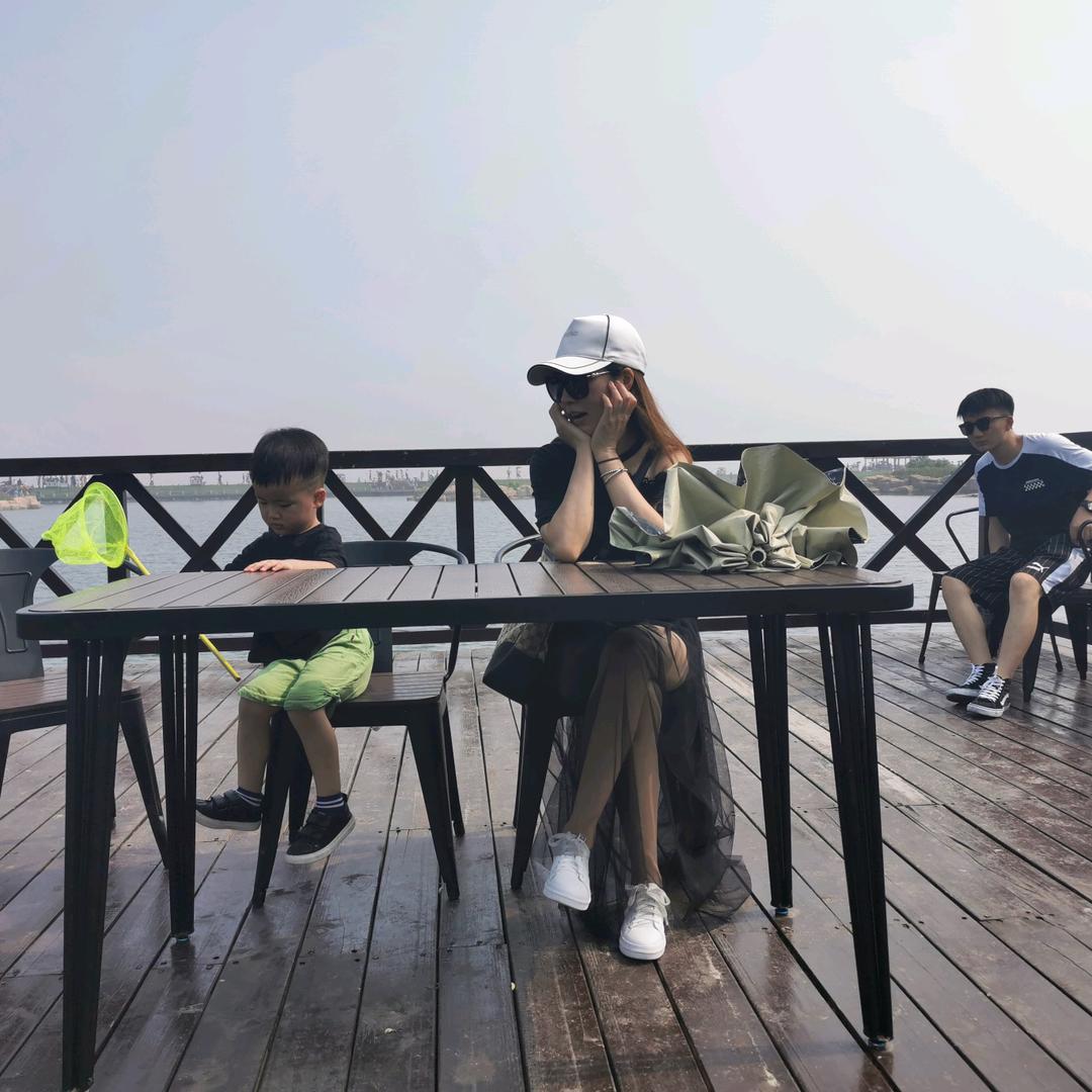 睿娜维拉