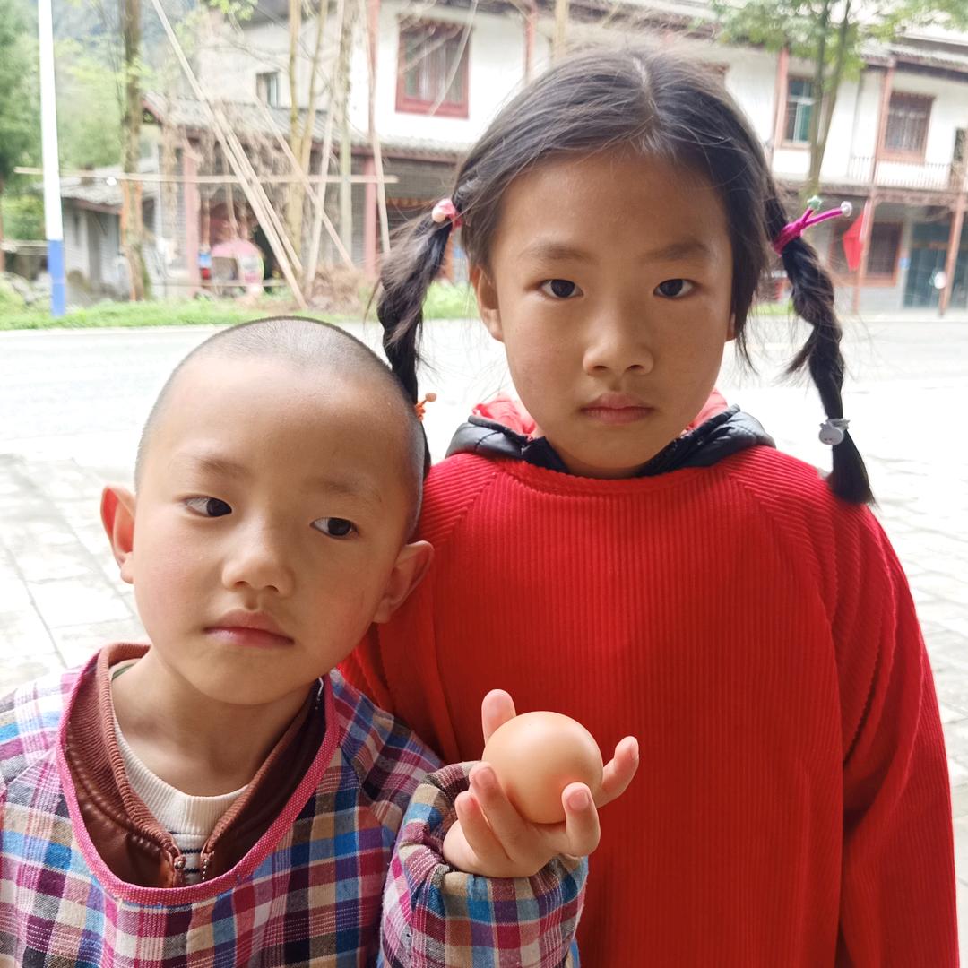 严易霜妈妈《4个娃娃的亲妈》
