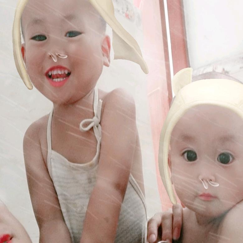 两小只>_<