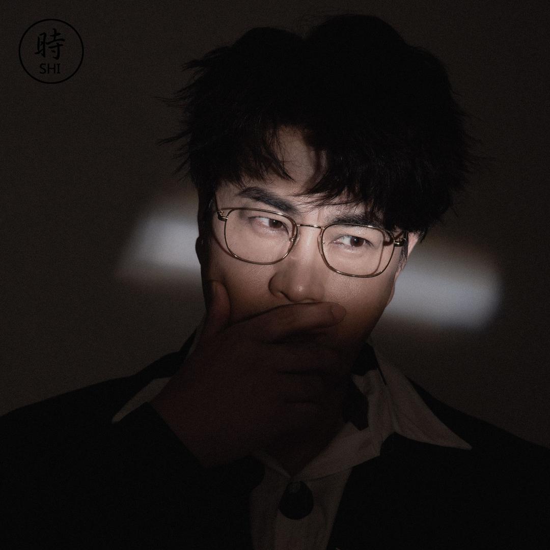 发型师时天