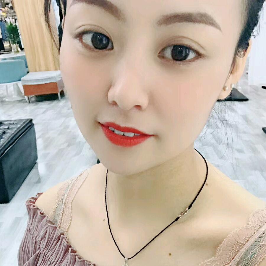 爱笑的女娃娃