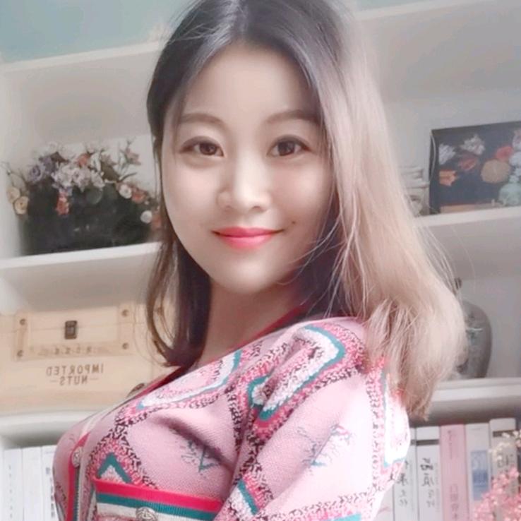 是莉莉呀