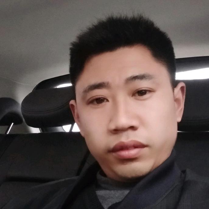 80后贴砖师傅小周