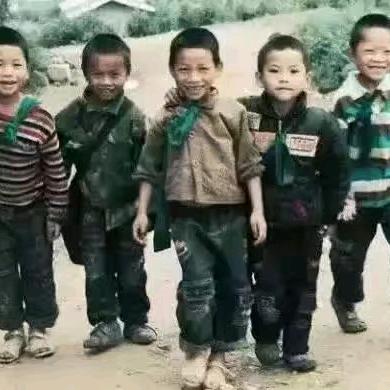 会发光的是灯泡