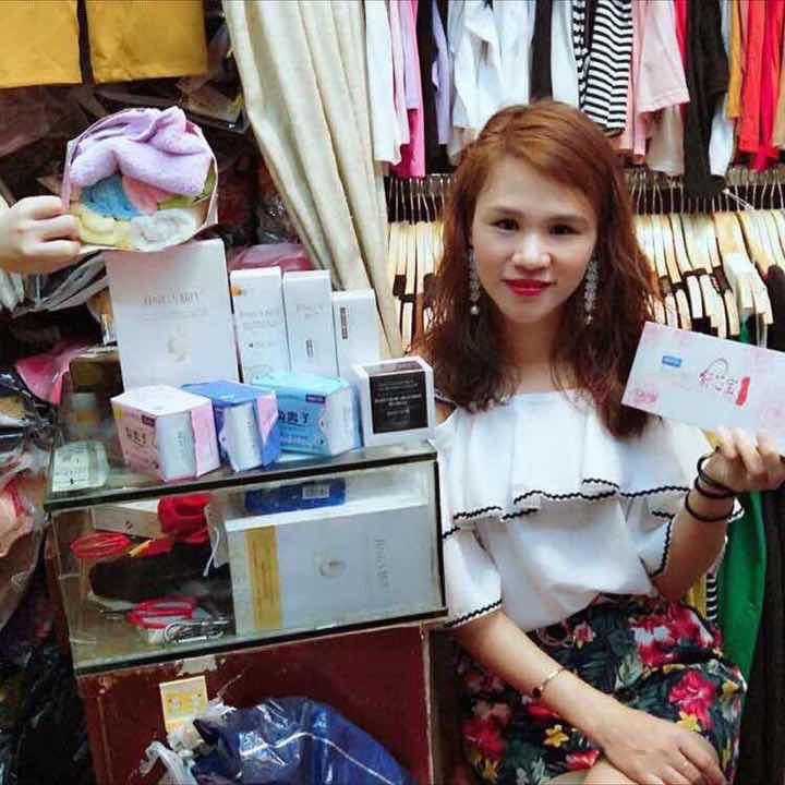 吉隆恩妮雅巧巧服装店