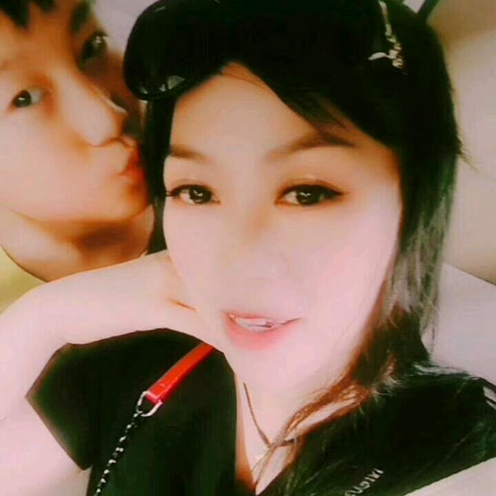 小容，喜欢唱歌。