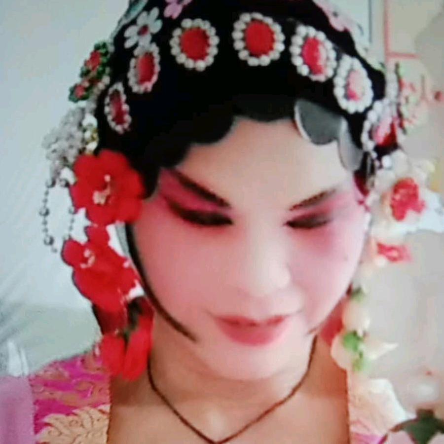 杨梅梅
