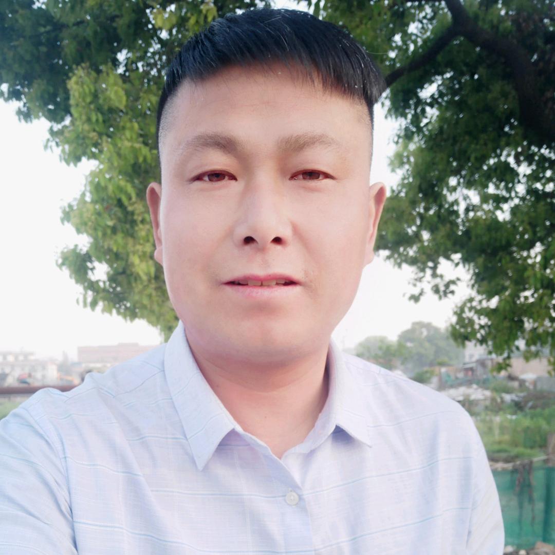 回收出售钢管卡头，木方木板。