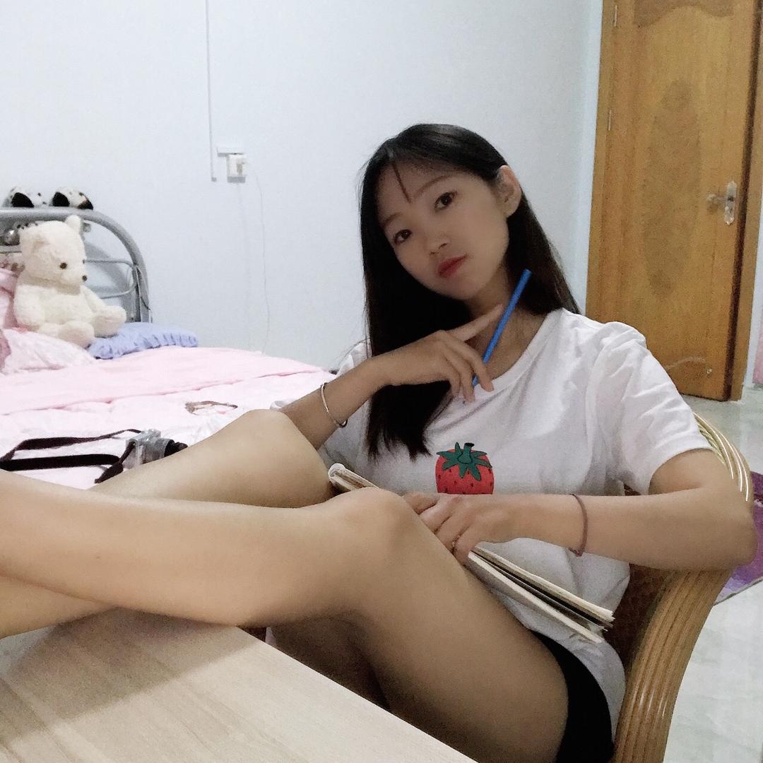 爱画画的小何