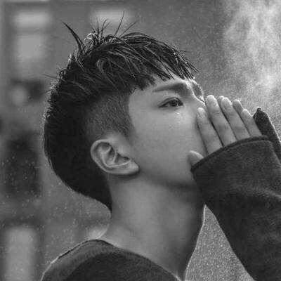 修--二逼歌舞团团长