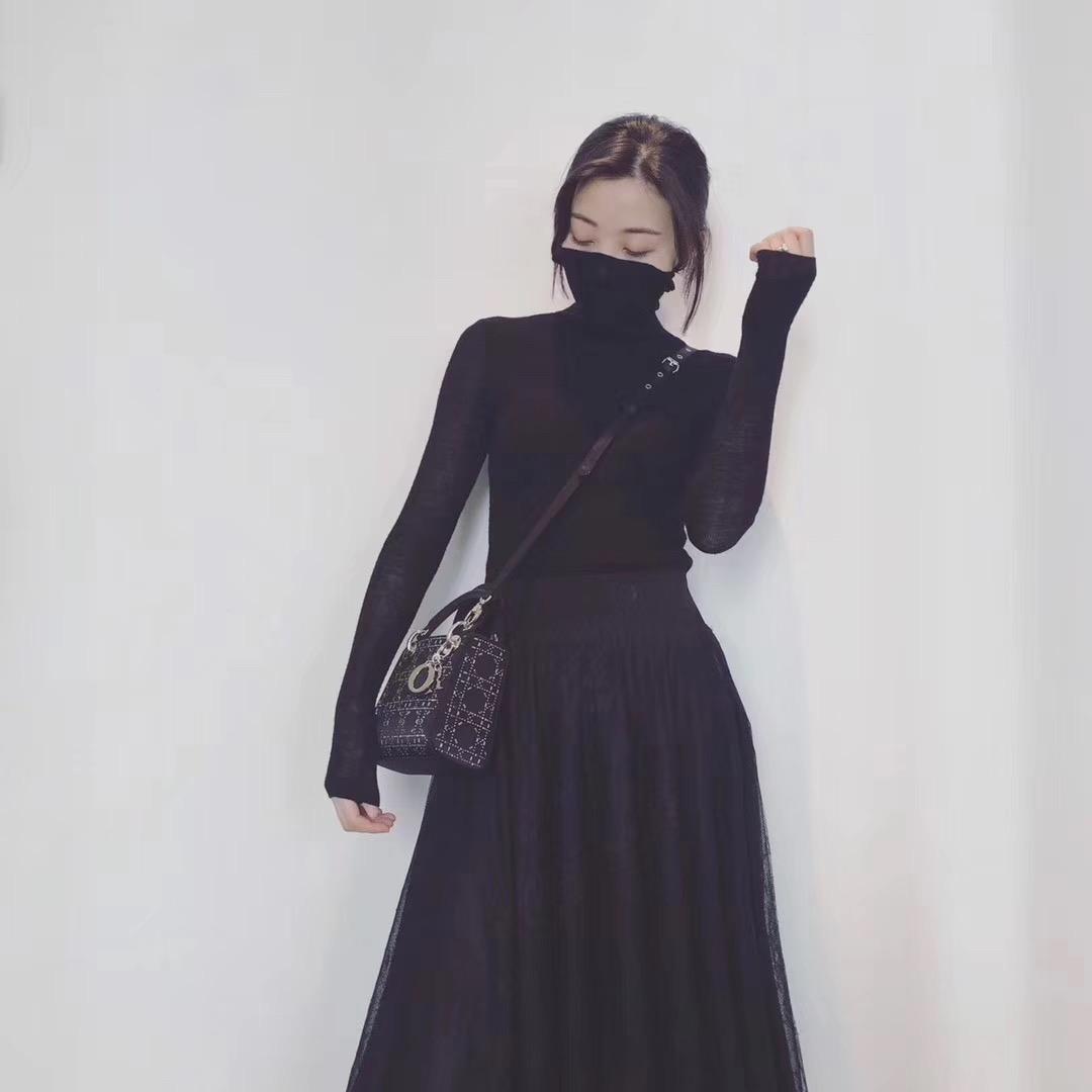 楊大美人 .