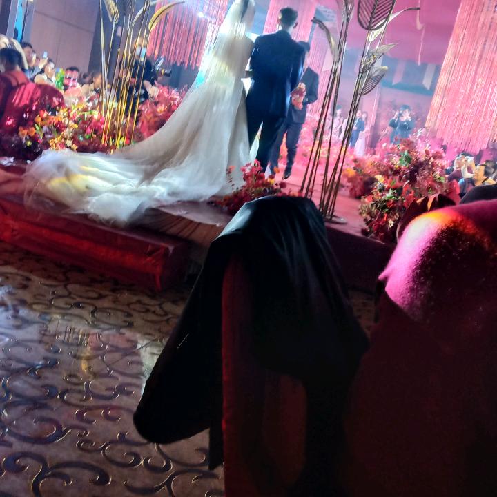 王小梅(不锈钢盘子)