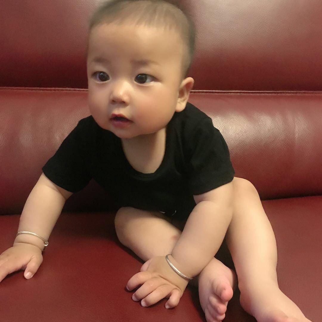 颜一一