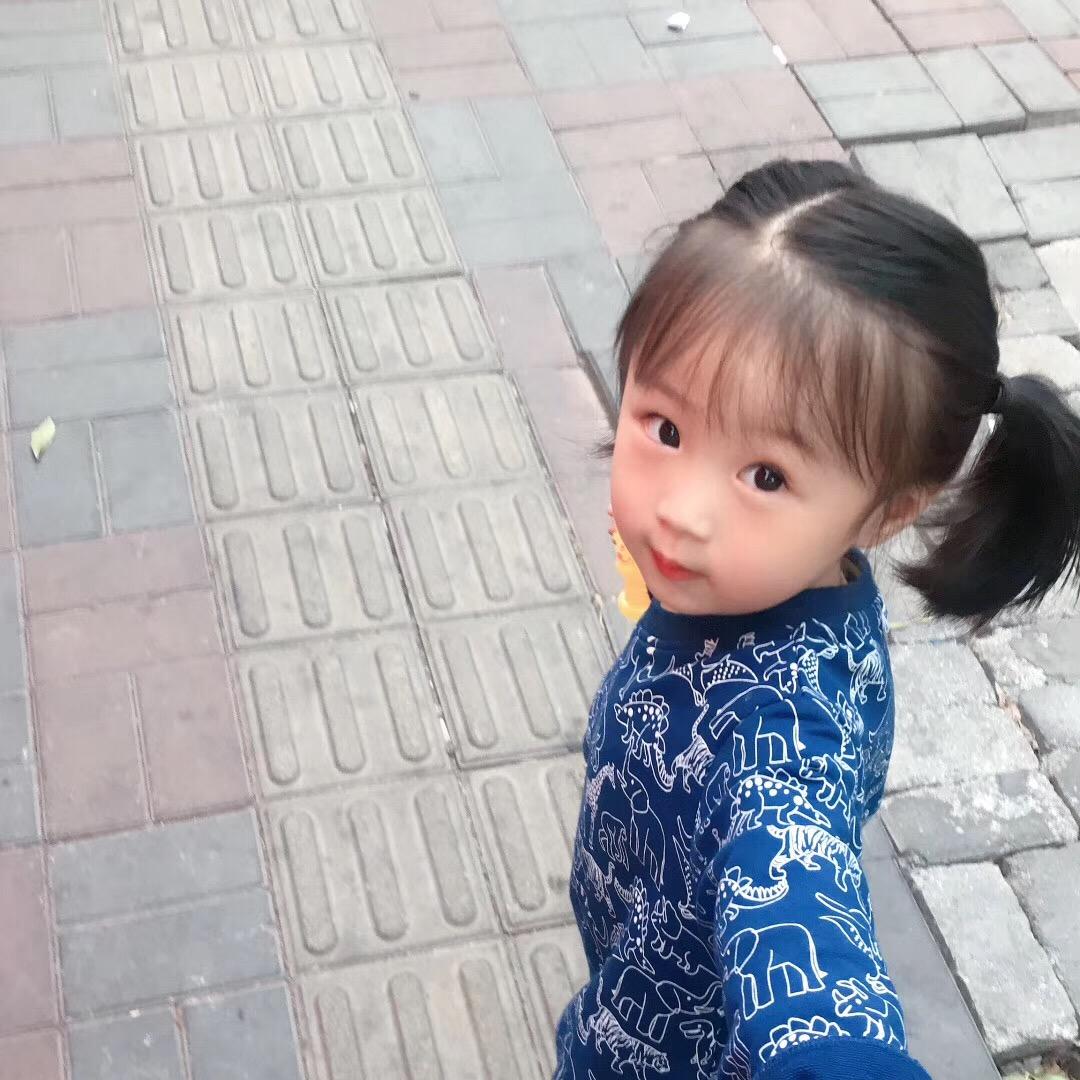 四月的小彩依