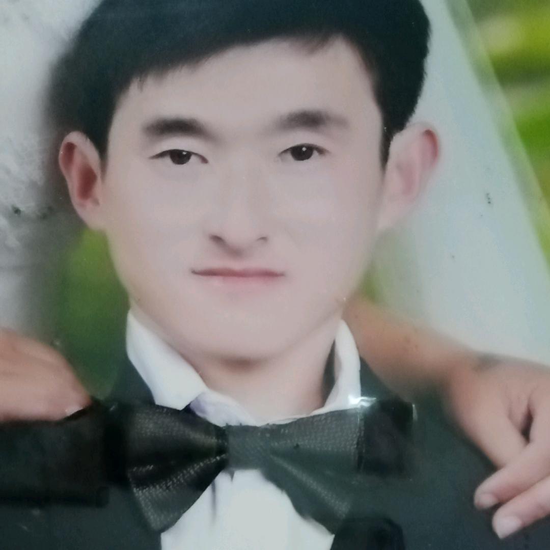 陈阳华常年出售鸡鸭鹅。出租车