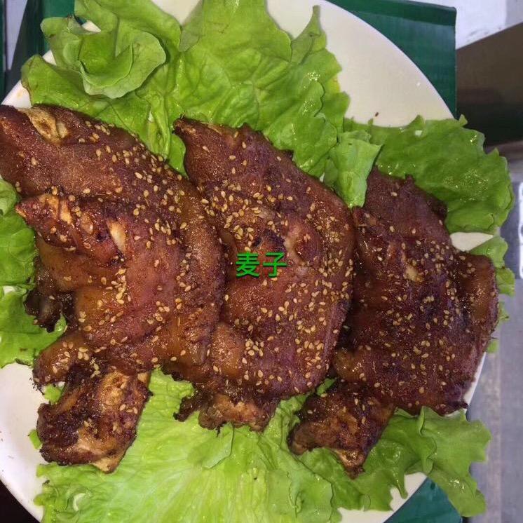 胶州麦子烤猪蹄，