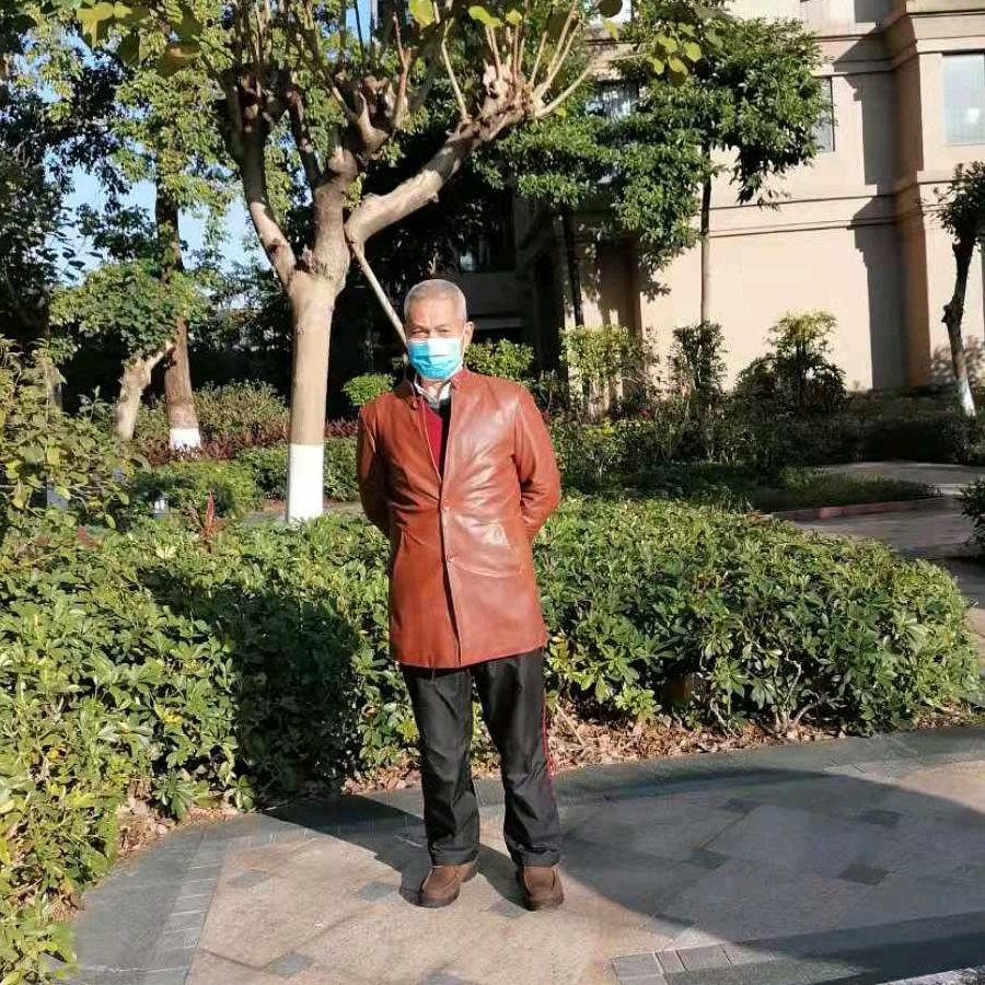 皓月凌空，崇德向善，