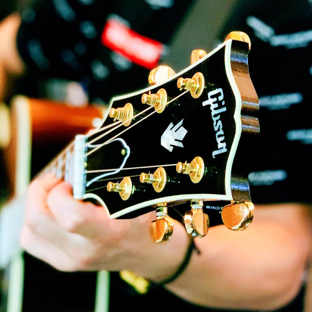 小宇弹吉他🎸