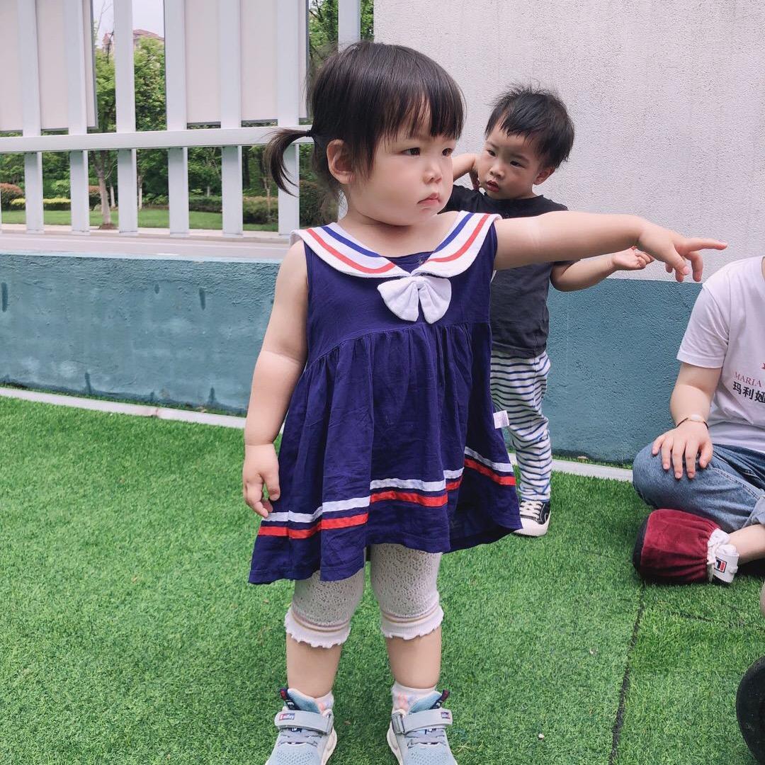 臭美的小月亮