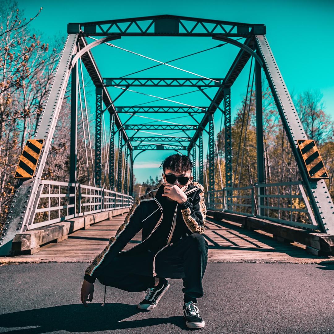 举相机的李李