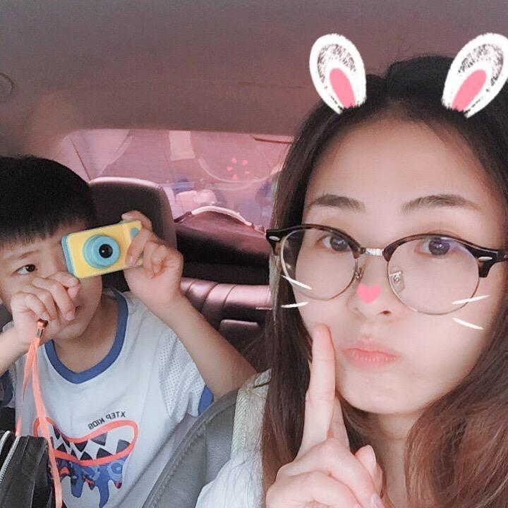 潘小花(*☻-☻*)