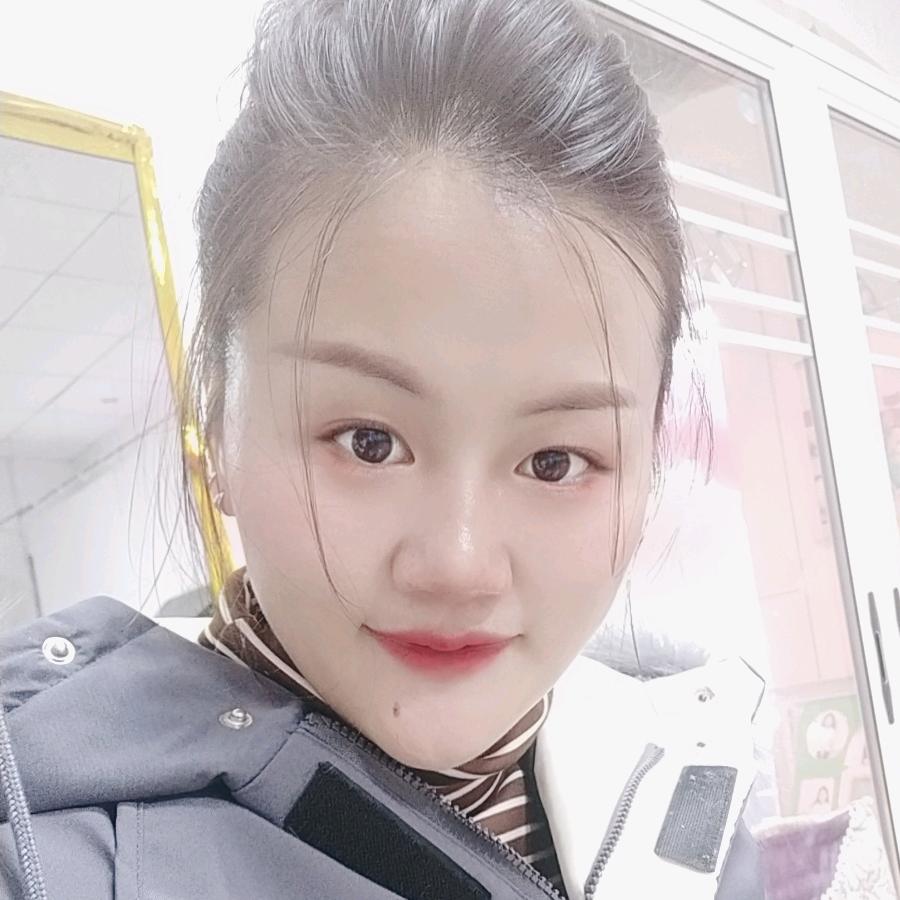 穿上婚纱的女孩