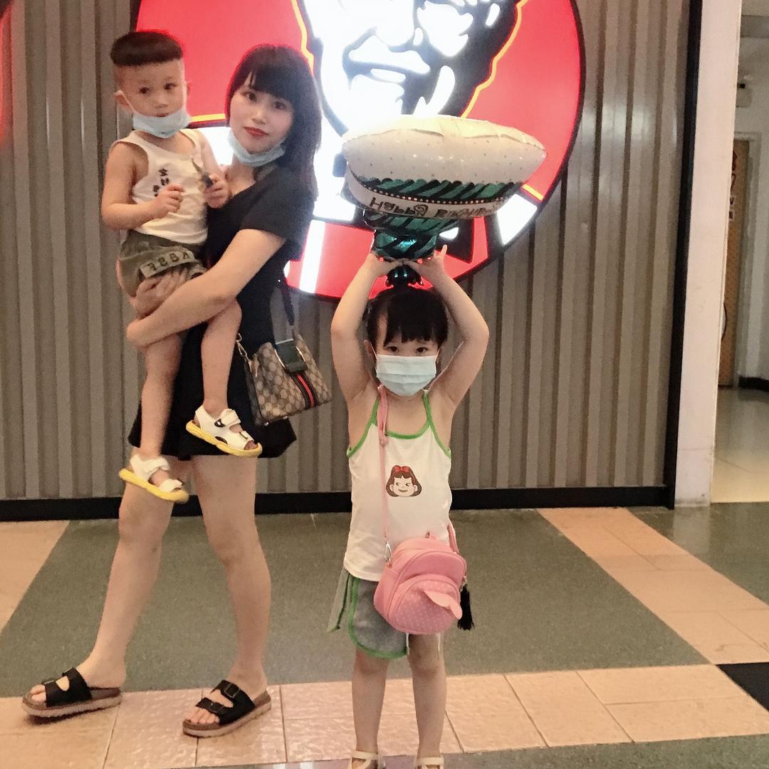 两英美食街，双妹拌粉